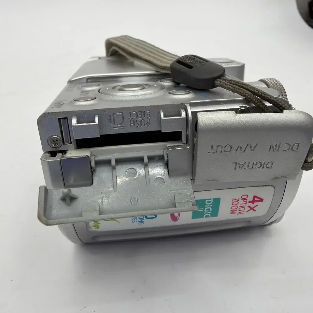Canon PowerShot A610 PC1146 5.0MP Silver Digital Camera For Parts Repair